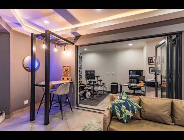 5 BEDROOM HOUSE FOR SALE IN MIDSTREAM RIDGE